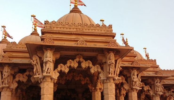 लेना चाहते है दिवाली के जश्न का मजा, इस बार जाए इन धार्मिक स्थलों पर holidays,diwali special,diwali celebration,religious places,varanasi,kolkata,amritsar,haridwar