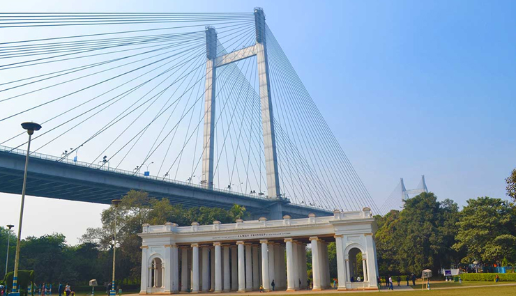 spots in kolkata,places to visit in kolkata,kolkata,indian botanical garden,the indian coffee house,mallik ghat flower market,territy bazaar,princep ghat