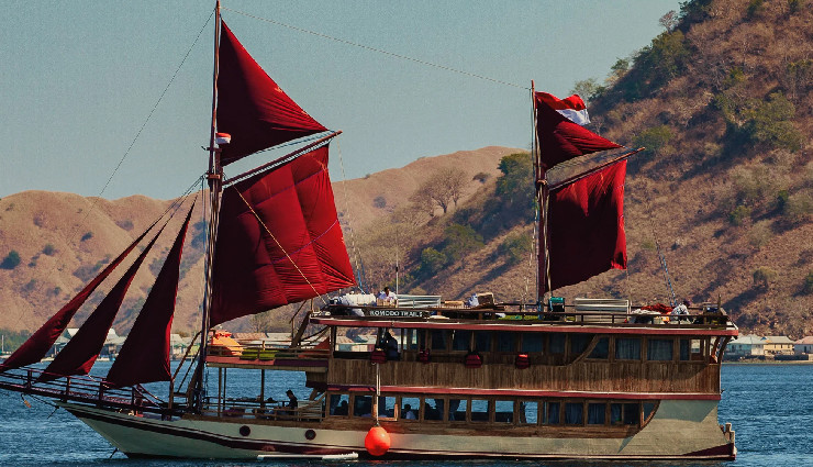 must-try river cruises asia,luxury river cruises,cunard japan cruise,mekong princess vietnam,mahabaahu brahmaputra river,thai river cruise bangkok,royal caribbean asia,assam bengal navigation,anawrahta irrawaddy river,komodo trails indonesia