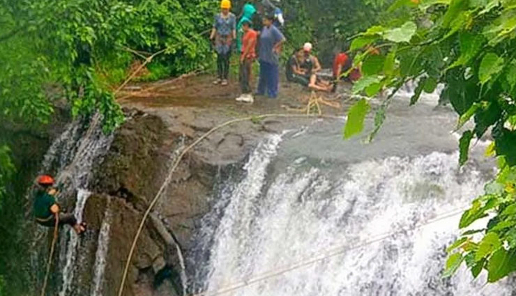 waterfall rappelling,vihigaon waterfalls,kasara maharashtra,chelavara waterfalls,coorg karnataka,neer gaddu waterfalls,rishikesh uttarakhand,jogini waterfall,Manali Himachal Pradesh,kondana waterfalls,karjat maharashtra,travel,tourist places