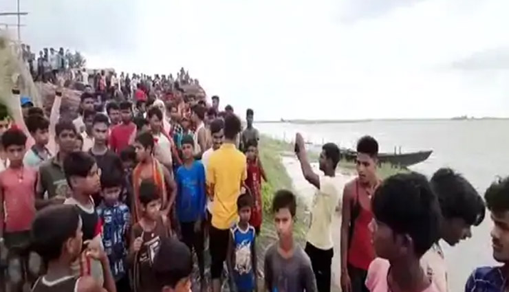 बिहार: भागलपुर में कोसी नदी में पलटी नाव,10 लोग डूबे, 7 तैरकर बाहर आए; 3 अभी भी लापता