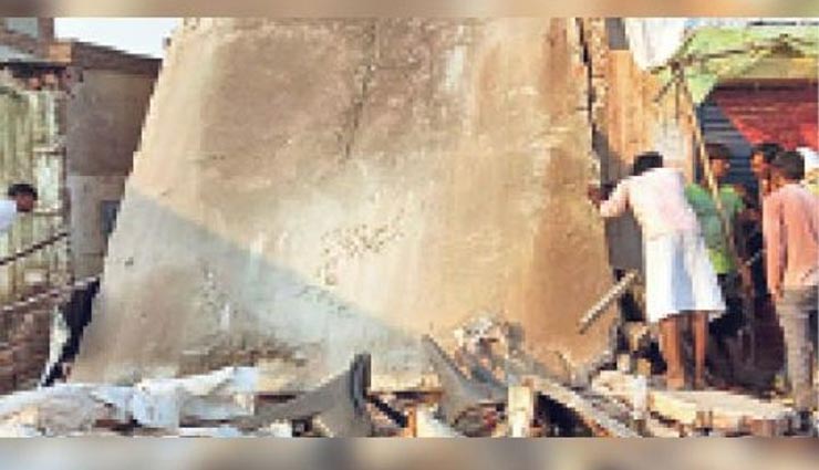 राजस्थान : बेकाबू ट्रेलर ने घर में घुसकर उजाड़ी दुनिया, पत्नी सुनीता की हुई मौत, खुद अस्पताल में भर्ती पति