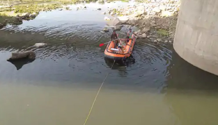 rajasthan,kota,chambal river,groom,car
