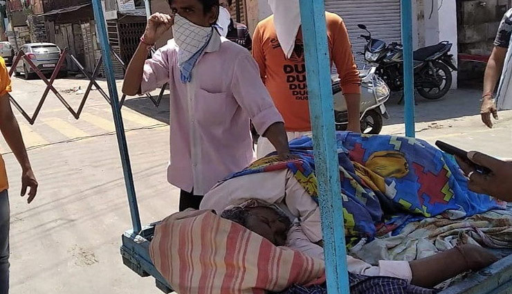 कोरोना संकट / कोटा में डेढ़ घंटे एंबुलेंस का इंतजार, ठेले पर लिटा पिता को लाया अस्पताल, हुई मौत