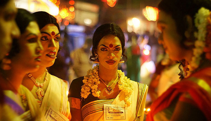 kerala,indian festival celebrated by men wearing saree,chamayavilakku festival,kottankulangara sridevi temple,unique festivals in the world,unique festival in india