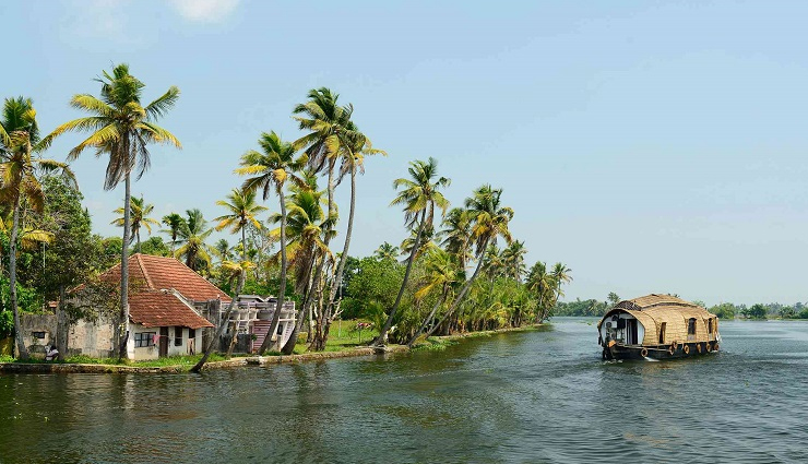 alleppey backwaters: venice of the east,kumarakom backwaters: natures paradise,kollam backwater cruise: a serene experience,vembanad lake: largest backwater in kerala,backwater houseboats: luxury on keralas waters,kuttanad backwaters: keralas rice bowl,ashtamudi lake: quaint backwater destination,backwater homestays in kerala: authentic experiences,bird watching in kerala backwaters,fishing villages along kerala backwaters