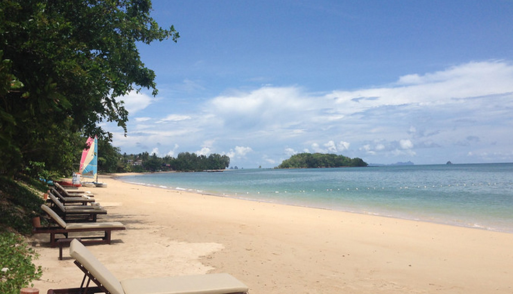 krabi,tourist spots in krabi,places to visit in krabi,railay beach,phi phi islands,tiger cave temple,koh lanta,koh poda,klong muang beach,khao khanap nam