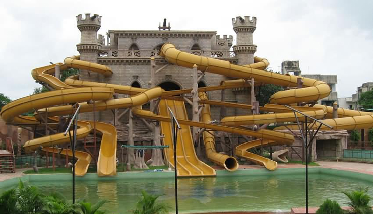 maharashtra water parks,imagicaa water park,water kingdom essel world,shangrila resort water park,suraj water park maharashtra,great escape water park,sargam water park,krazy castle aqua park,maharashtra aqua adventures,family fun maharashtra water parks