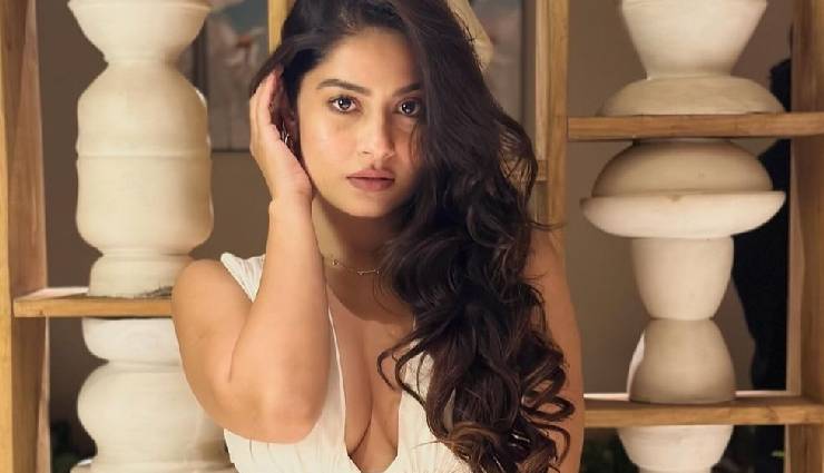 2 News : प्रोड्यूसर की गंदी हरकतों से बिगड़ी इस एक्ट्रेस की हेल्थ, अब इस कॉमेडी फिल्म में नजर आएंगे अक्षय