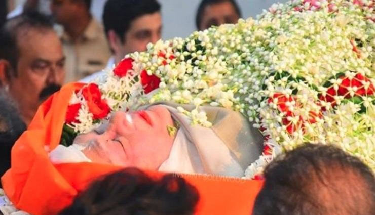 कृष्णा कपूर Funeral: मां के अंतिम संस्कार में नहीं आए ऋषि कपूर, वीडियो कॉल के जरिये रणबीर ने किए अपनी दादी के आखिरी दर्शन 
