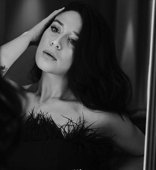 tiger shroff,krishna shroff,krishna shroff bold photos,krishna shroff hot photos,krishna shroff photos viral on social media,entertainment,bollywood news