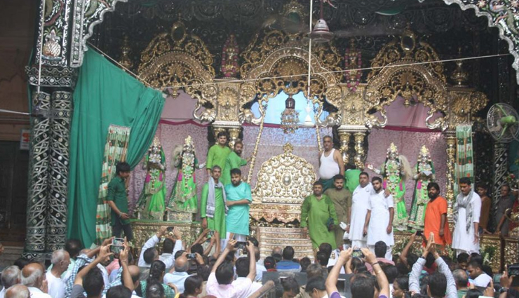 lord krishna temples in india,famous lord krishna temples,temples to visit in india,banke bihari temple,vrindavan,dwarkadish temple,dwaraka,krishna balaram mandir,vrindavan,jugal kishore temple,mathura,guruvayur temple,kerala,sri krishna temple,udupi