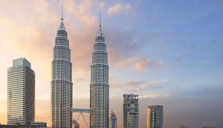 kuala lumpur,places to visit in kuala lumpur,tourist attractions in kuala lumpur,petronas twin towers,klcc park,kuala lumpur bird park,petaling street,merdeka square,sunway lagoon theme park,kuala lumpur tower