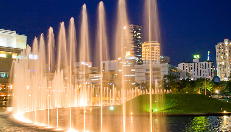 kuala lumpur,places to visit in kuala lumpur,tourist attractions in kuala lumpur,petronas twin towers,klcc park,kuala lumpur bird park,petaling street,merdeka square,sunway lagoon theme park,kuala lumpur tower