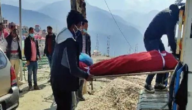 Himachal Pradesh News: कुल्लू में दर्दनाक सड़क हादसा, चलती बस का खुला दरवाजा, दो युवतियां गिरी; एक की मौत