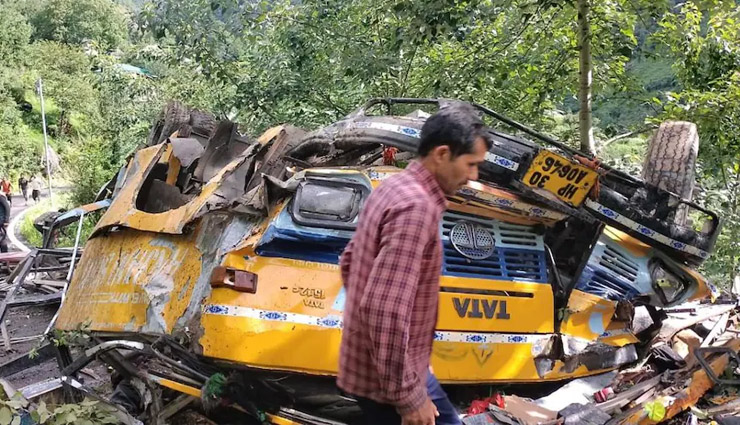 हिमाचल के कुल्लू में बड़ा हादसा, बस खाई में गिरी, स्कूली बच्चों समेत 16 लोगों की मौत