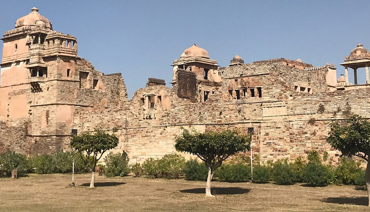 इतिहास प्रेमियों के लिए स्वर्ग से कम नहीं है चित्तौड़गढ़, जानें यहां के प्रमुख दर्शनीय स्थल chittorgarh tourist places,explore chittorgarh attractions,best places to visit in chittorgarh,chittorgarh historical sites,chittorgarh fort and palaces,top tourist destinations in chittorgarh,chittorgarh sightseeing spots,famous landmarks in chittorgarh,cultural heritage of chittorgarh,must-visit places in chittorgarh
