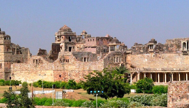 kumbhalgarh fort,things to visit inside kumbhalgarh fort,kumbha palace,badal mahal,neelkanth mahadev temple,parsvanath jain temple,the world’s longest wall