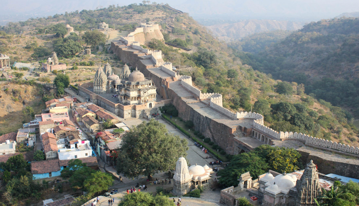 kumbhalgarh fort,things to visit inside kumbhalgarh fort,kumbha palace,badal mahal,neelkanth mahadev temple,parsvanath jain temple,the world’s longest wall