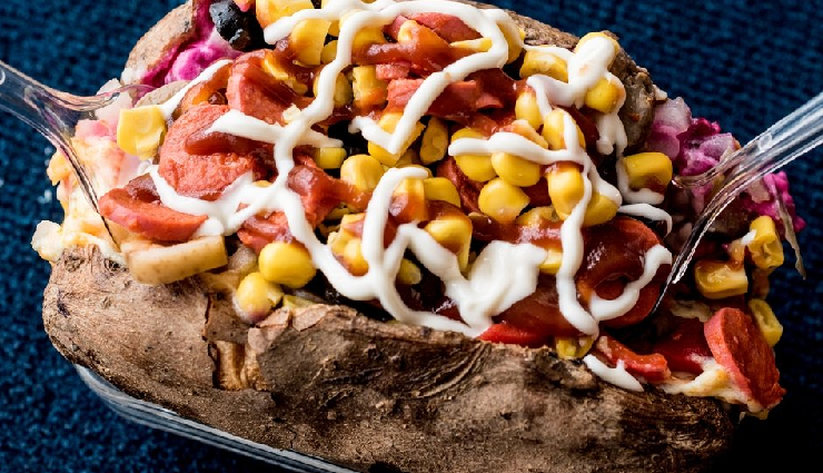 turkish cuisine,turkish dishes,must-try turkish food,turkish pretzel simit,turkish apple tea,ezogelin soup,menemen breakfast,gözleme crepe,mantı ravioli,kumpir baked potato,köfte meatballs,perde pilav,turkish mezze,turkish kebap,baklava pastries,dondurma ice cream,turkish delights lokum,turkish street food,ottoman cuisine,best turkish foods