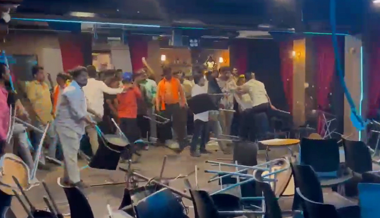 shiv sena vs kunal kamra,kunal kamra controversy,kunal kamra jibe on eknath shinde,shiv sena anger on kunal kamra,kunal kamra stand-up controversy,maharashtra politics news,eknath shinde criticism,political satire india,shiv sena protests,comedian political controversy