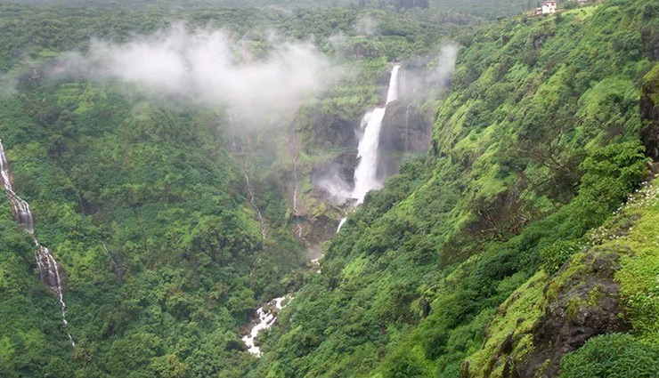 beautiful waterfalls,beautiful waterfalls near pune,kune falls,lonavala,zenith falls,khopoli,bhivpuri waterfall,karjat,lingmala waterfall,mahabaleshwar,lingmala waterfall,mahabaleshwar,trourist,travel,travel guide,holidays