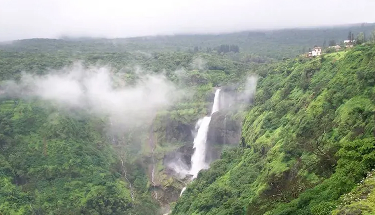 india stunning waterfalls,must-visit waterfall destinations,scenic waterfall spots,natural wonders of india,picturesque waterfall getaways,waterfall sightseeing in india,famous indian waterfalls,traveling to india waterfalls,exploring nature beauty in india,india captivating waterfall landscapes