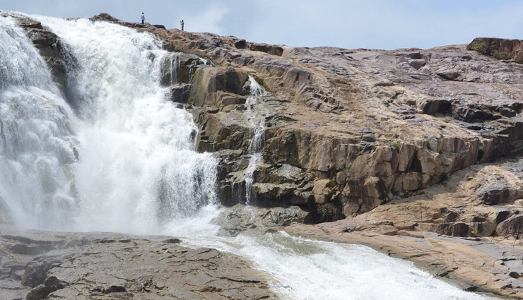 breathtaking waterfalls near hyderabad,refreshing getaway destinations,scenic waterfalls around hyderabad,natural retreats from the city,serene waterfall escapes,hyderabad weekend waterfall trips,tranquil nature hideaways,unspoiled waterfall beauty,relaxing breaks near hyderabad,rejuvenating waterfall experiences