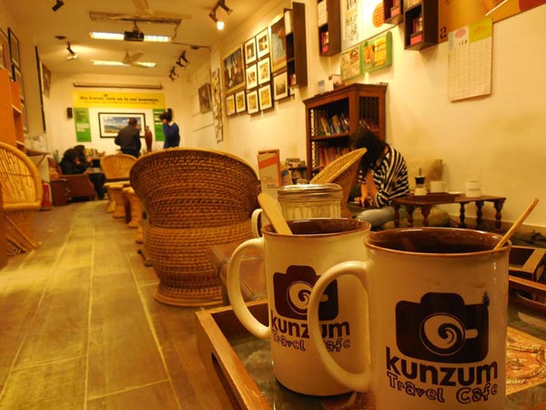 places to enjoy coffee in delhi,coffee shops in delhi,ama cafe,majnu ka tila,cafe turtle,khan market,kunzum travel cafe,hauz khas,the coffee shop,saket,diggin,anand lok