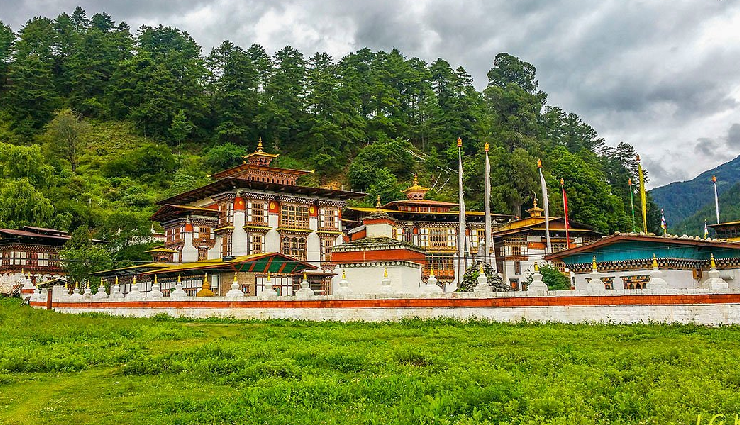 bhutan travel experiences,discovering bhutan essence,unique activities in bhutan,bhutanese cultural heritage,exploring bhutan spiritual sites,adventure in the land of the thunder dragon,bhutan hidden treasures,authentic bhutanese experiences,immersive journey through bhutan,bhutanese festivals and traditions