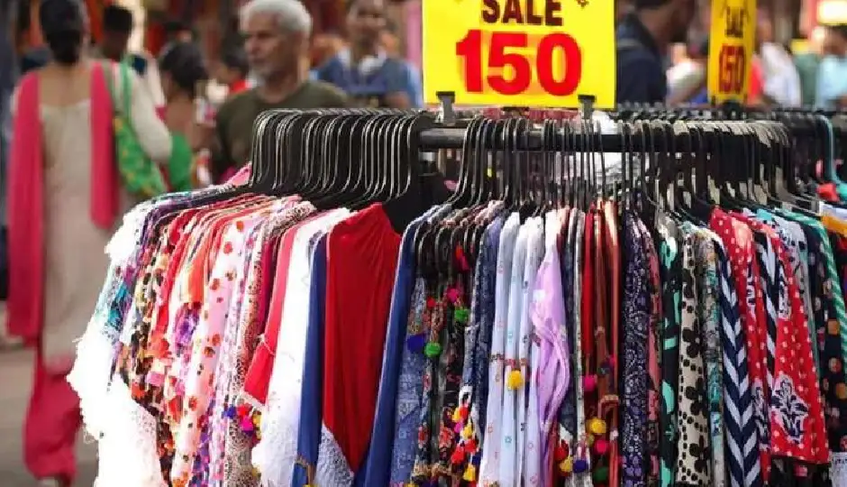 दिल्ली के इन मार्केट्स में सिर्फ ₹200 में मिलेंगी ट्रेंडी स्लीवलेस कॉटन कुर्तियां, गर्ल्स आज ही करें शॉपिंग प्लान