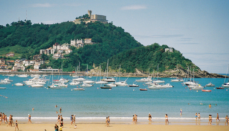 दुनिया के 5 सबसे खूबसूरत समुंदर most searches beachess around the world,world famous beaches,beautiful beaches around the world,galapagos beach in puerto ayora,galapagos,playa norte isla mujeres mexico,la concha beach,san sebastian donostia spain,baia do sancho fernando de noronha brazil,poovar beach kerela