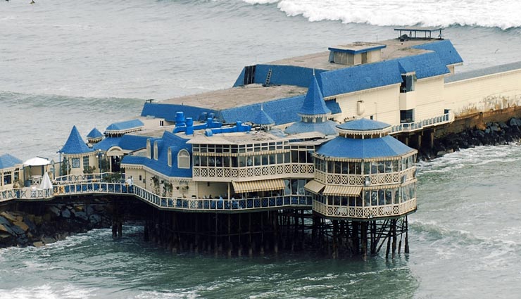 मेन्यू कार्ड के रंग की वजह से रेस्टोरेंट को लगी 44 लाख रूपये की चपत, मामला हैरान करने वाला 