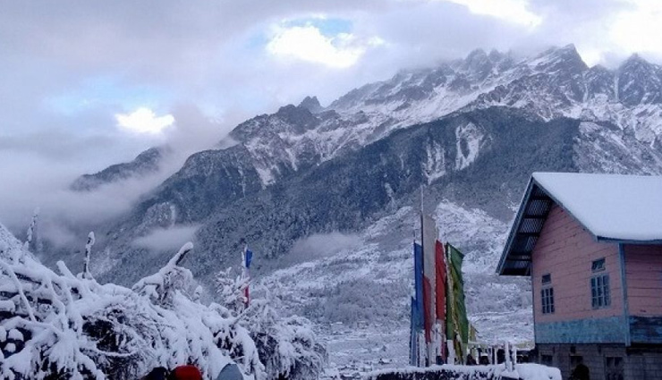 beautiful places in sikkim,sikkim travel destinations,nathu la pass,gangtok sightseeing,khecheopalri lake,lachung village,yumthang valley,bakthang waterfall,singalila national park,pelling sikkim,best places to visit in sikkim