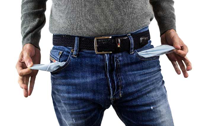 जीवन में आर्थिक तंगी को दर्शाती हैं हथेली की ये रेखाएं