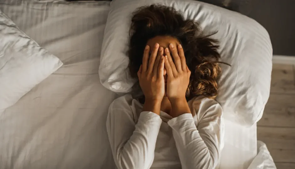 8 घंटे से कम नींद लेने से दिमाग पर क्या असर पड़ता है? आइए जानते हैं