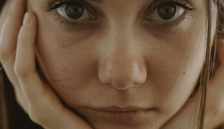 signs of poor skin hydration,dehydrated skin symptoms,dry skin warning signs,skin dehydration indicators,lack of skin hydration signs,hydrated skin vs. dehydrated skin,how to tell if your skin is dehydrated,dry skin and hydration issues,signs your skin needs more moisture,skin hydration importance