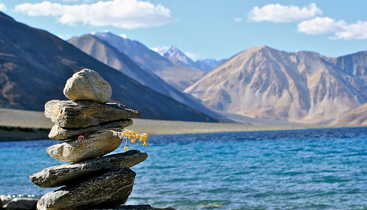 ladakh,lakes to visit in ladakh,pangong tso,tso moriri,tso kar,startspauk,chandra tal,suraj tal
