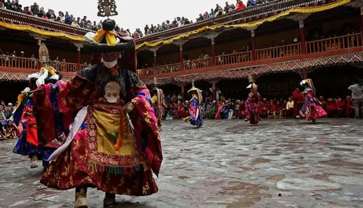 festivals in ladakh,ladakh,hemis festival,losar festival,spitok gustor,stok guru tsechu festival