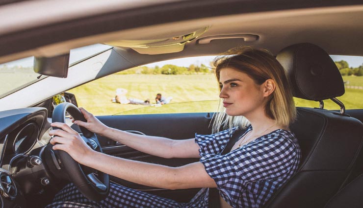 weird news,weird information,weird serve,girls drive better than boys