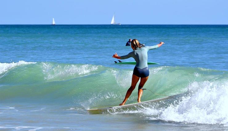 top 5 most famous places to learn surfing,lagos,portugal,bundoran,ireland,waikiki,hawaii,byron bay,australia,inch marlow,barbados