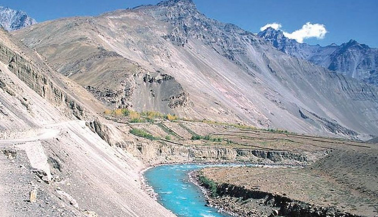 avoid visiting these places in monsoon,holidays,travel