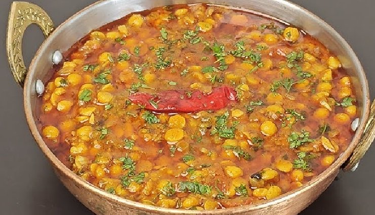 lahori chanay ki daal,pakistani street food,lahore cuisine,chana dal recipe,spicy dal,aromatic spices,traditional pakistani food,comfort food,street food recipes,lahore street food