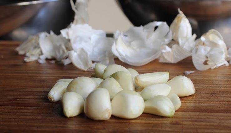 लहसुन छीलना अब होगा आसान, ये 5 ट्रिक्स बड़े काम के kitchen tips,home tips,easier to peel garlic,tips to peel garlic