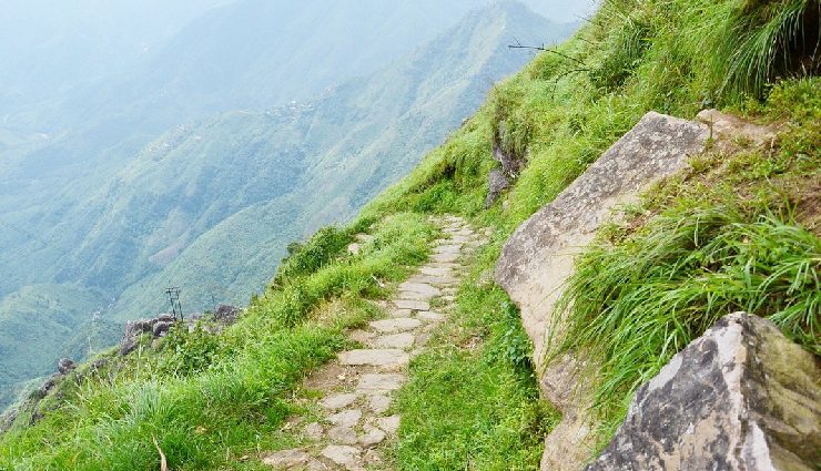 10 beautiful attractions dawki meghalaya,dawki travel guide,umngot river dawki,dawki suspension bridge,mawlynnong village,shnongpdeng activities,jaflong zero point,byrdaw falls,laitlum canyons,bophill falls,riwai living root bridge,dawki-tamabil border,dawki tourism,top places dawki,visiting dawki