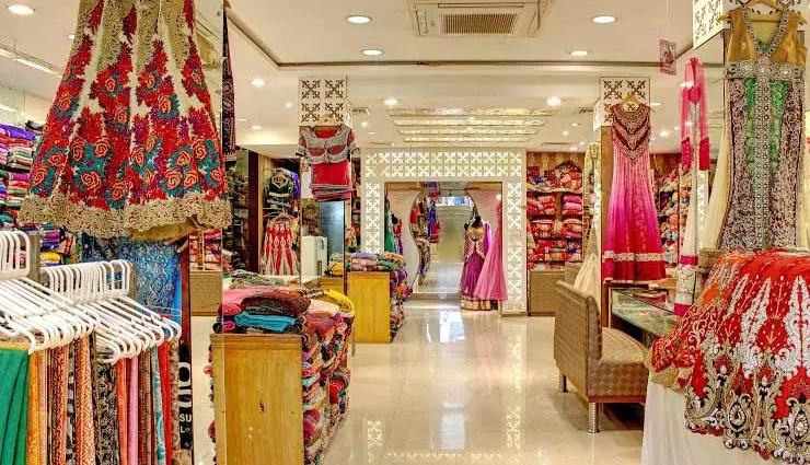 delhi shopping markets,handicraft shopping in delhi,best markets in delhi,dilli haat shopping experience,janpath tibetan market shopping,khan market upscale shopping,paharganj bargain shopping,chandni chowk shopping adventure,sarojini nagar budget shopping,lajpat nagar cultural shopping,delhi market exploration,shopping in delhi bazaars,delhi street shopping,delhi market specialties,shopping districts in delhi,delhi market diversity,shopping hubs in delhi,traditional shopping in delhi,delhi shopping spree,delhi market culture