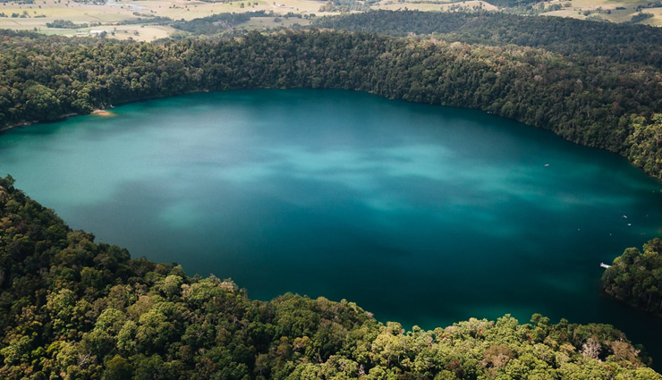 must-visit lakes in australia,famous lakes to see in australia,top australian lakes for tourists,scenic lakes to visit in australia,best lakes in australia for sightseeing,natural wonders lakes in australia to explore,australian lakes you can not miss,stunning lakes in australia to visit,australia iconic lakes to see,unforgettable lakes to experience in australia