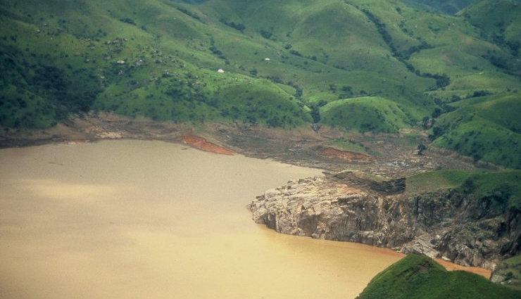 cameroon,must-see places,beauty,diversity,travel destinations,tourism,attractions,natural wonders,cultural sites,historical landmarks,wildlife,adventure,scenic beauty,top destinations,explore cameroon,african travel