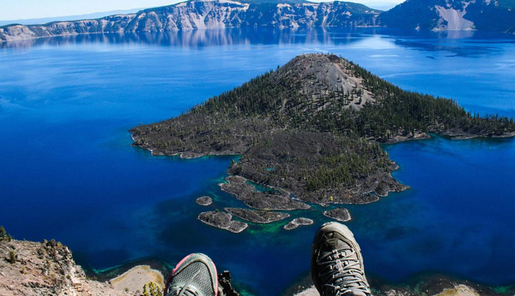 beautiful lakes in the world,must visit lakes,peyto lake,canada,plitvice lakes,croatia,moraine lake,crater lake,usa,five-flower lake,china