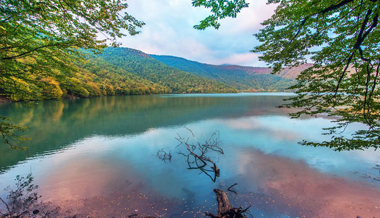 beautiful lakes in baku,baku lakes to visit,top lakes in baku,baku travel guide,scenic lakes in baku,must-visit lakes baku,lakes near baku,baku nature spots,baku tourist attractions,visit baku lakes,baku natural beauty,peaceful lakes baku,exploring lakes in baku,best lakes to visit in baku,lakes in azerbaijan